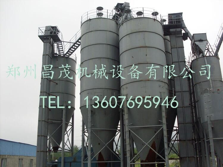 斗式提升機(jī)現(xiàn)場(chǎng)圖